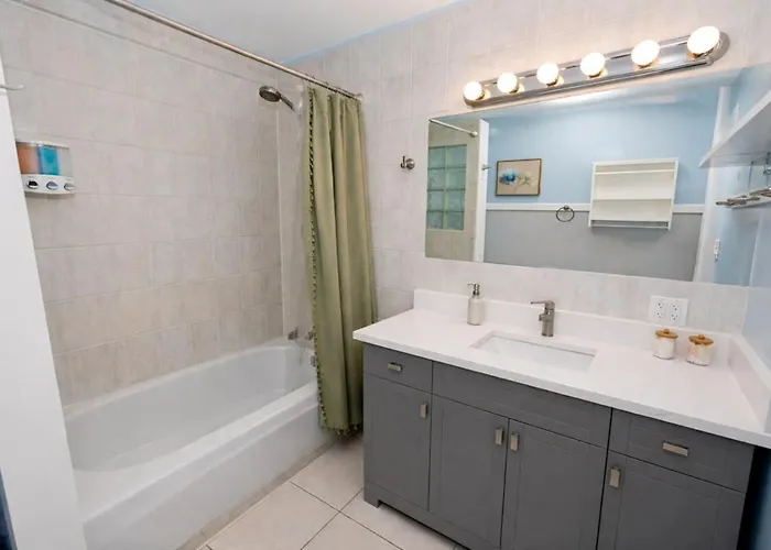 3 King Beds Near Wicker Park